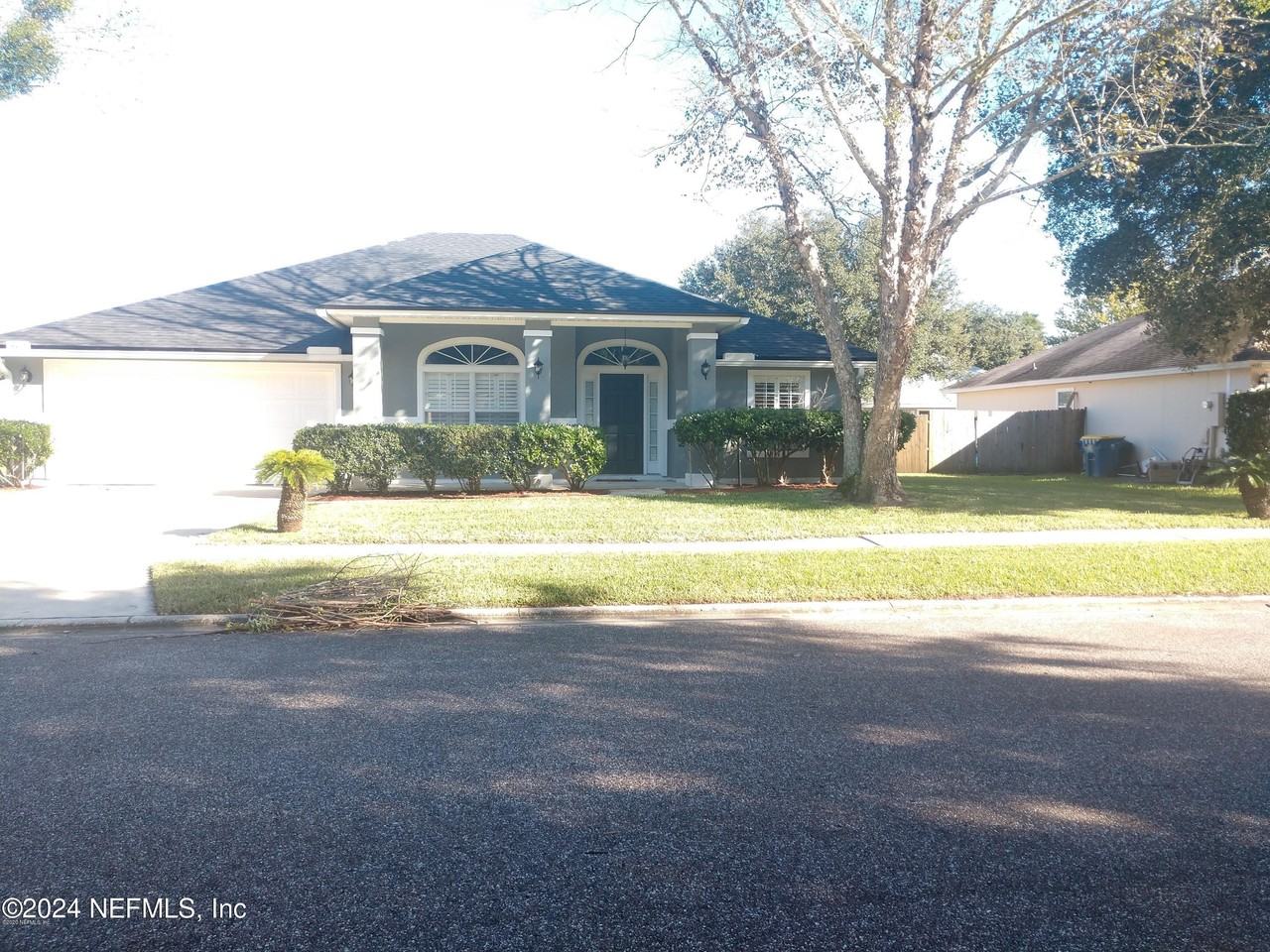 14019 Crestwick Dr W - Photo 2 of 25