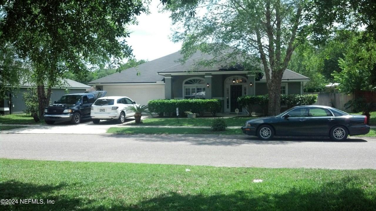 14019 Crestwick Dr W - Photo 3 of 25