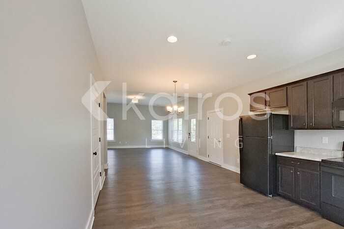 111 Bates Ln - Photo 7 of 25