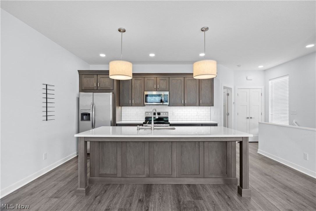 2059 W 34th Pl - Photo 4 of 23