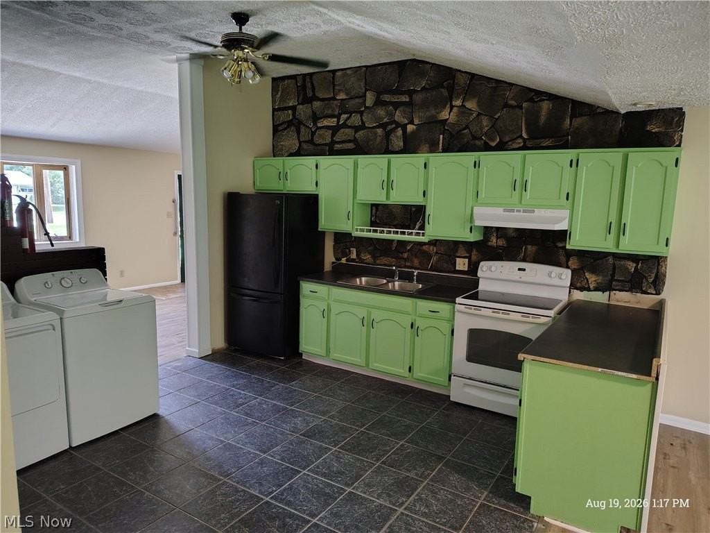 2822 Redgate Ln - Photo 3 of 21