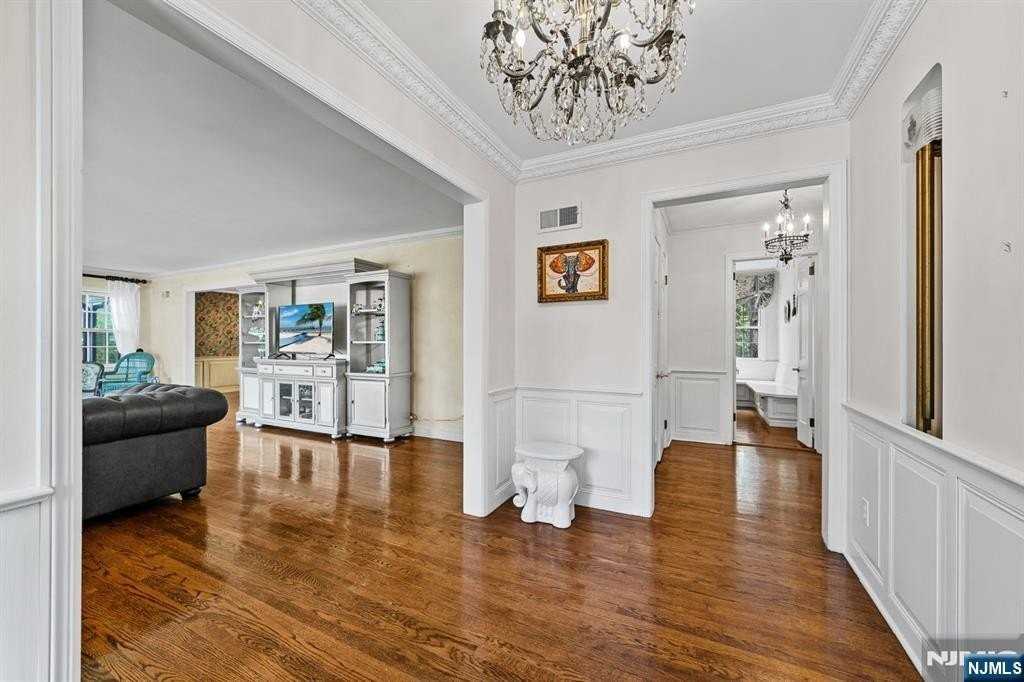 328 W Ridgewood Ave - Photo 4 of 49