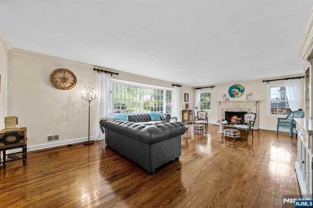 328 W Ridgewood Ave - Photo 5 of 49