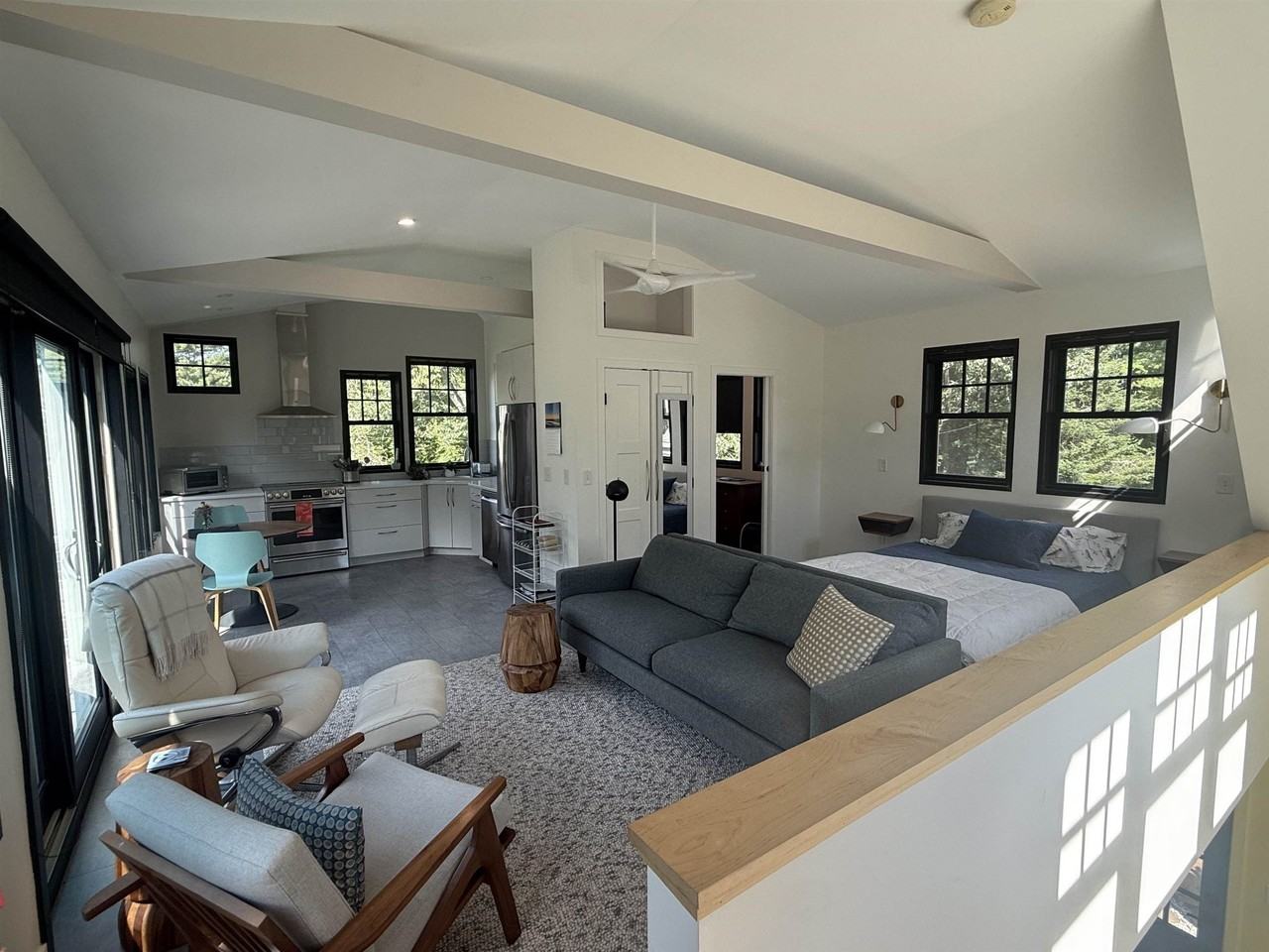 393 Brackett Rd - Photo 5 of 20