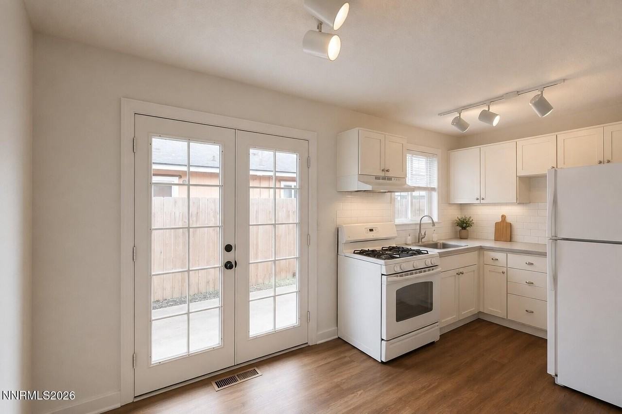 1600 E Long St #11 - Photo 2 of 14