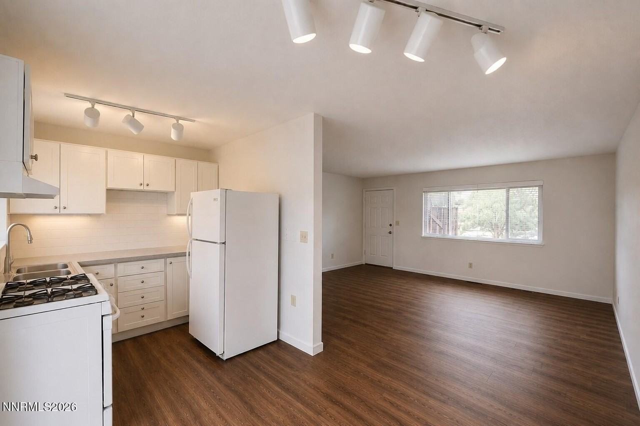 1600 E Long St #11 - Photo 3 of 14