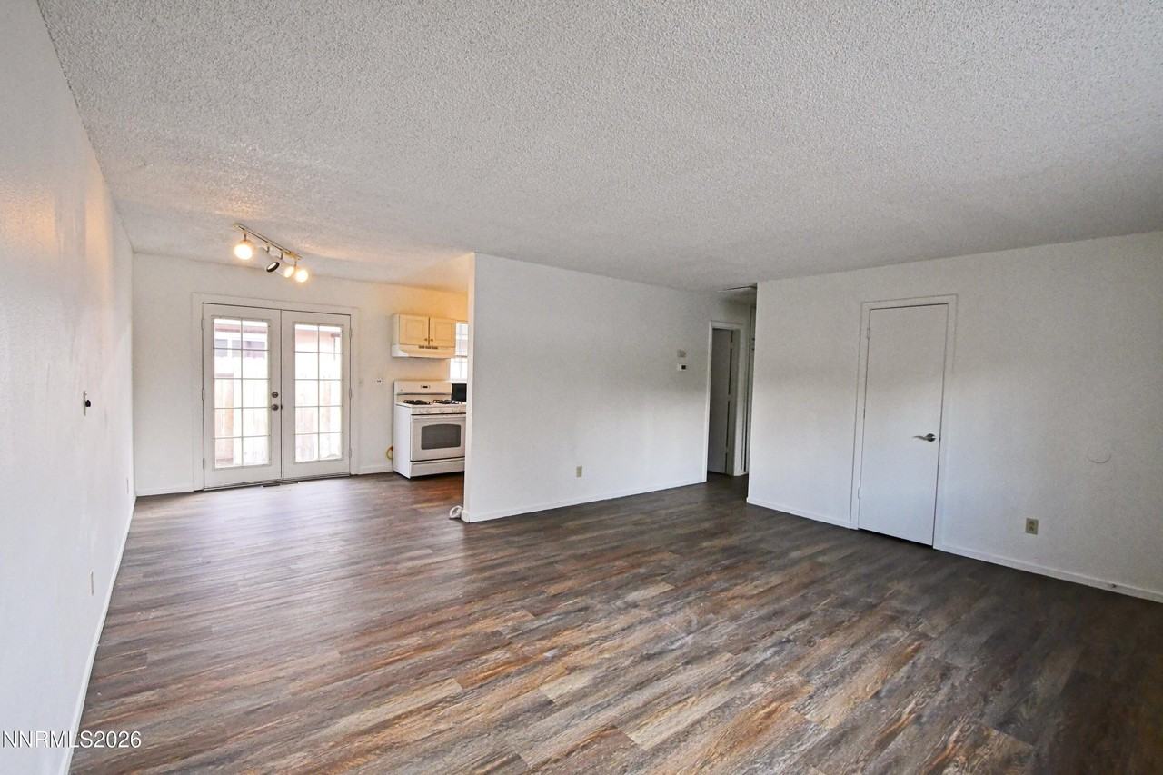 1600 E Long St #11 - Photo 4 of 14