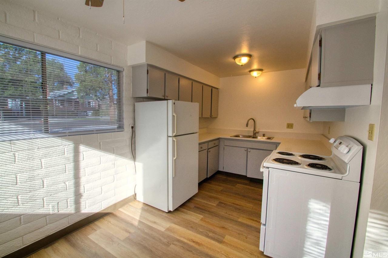 1036 Bell St #5 - Photo 3 of 9