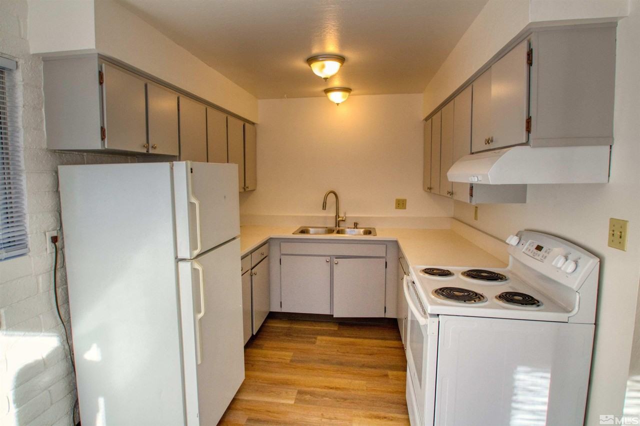 1036 Bell St #5 - Photo 4 of 9