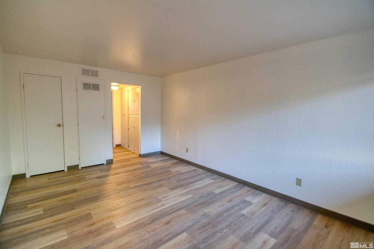 1036 Bell St #5 - Photo 5 of 9