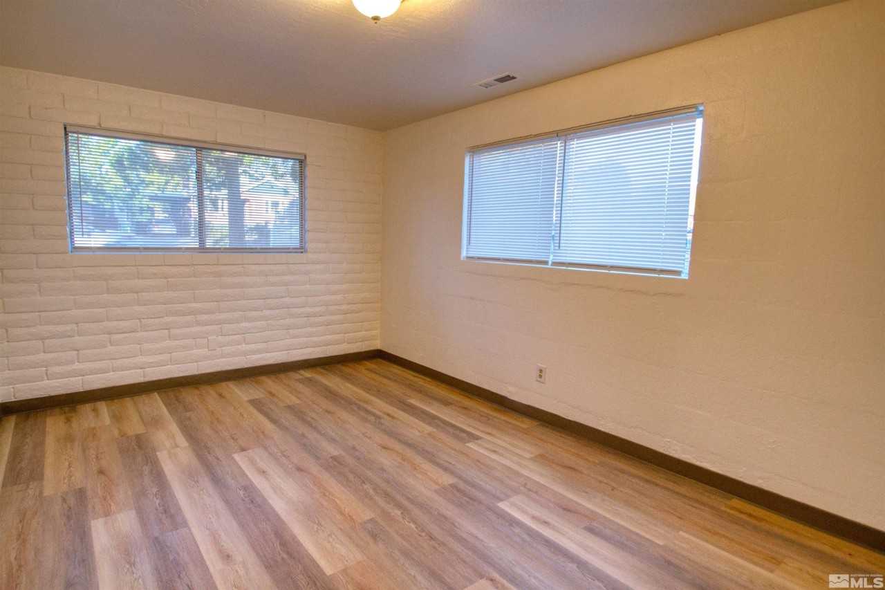 1036 Bell St #5 - Photo 6 of 9