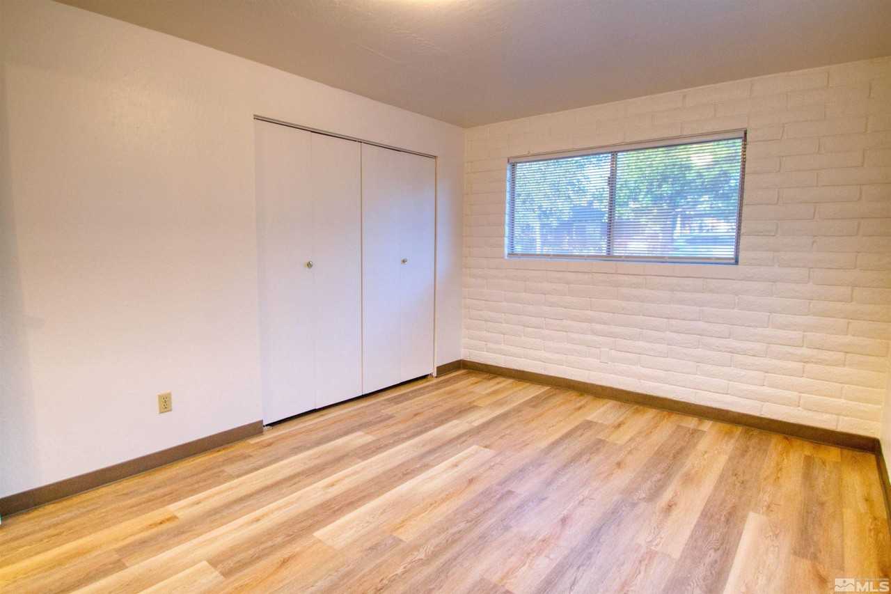 1036 Bell St #5 - Photo 7 of 9