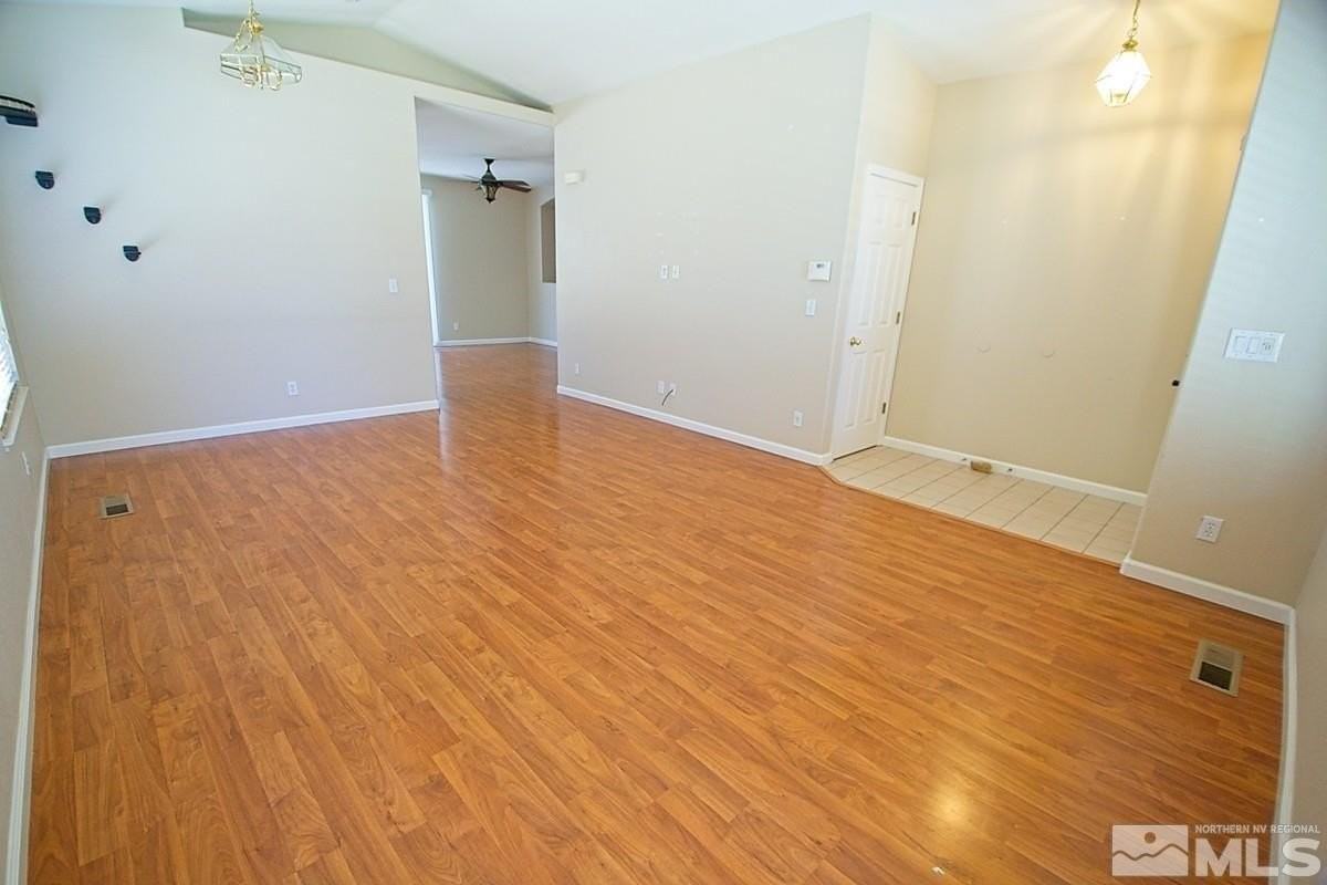 20945 White Rock Dr - Photo 3 of 11