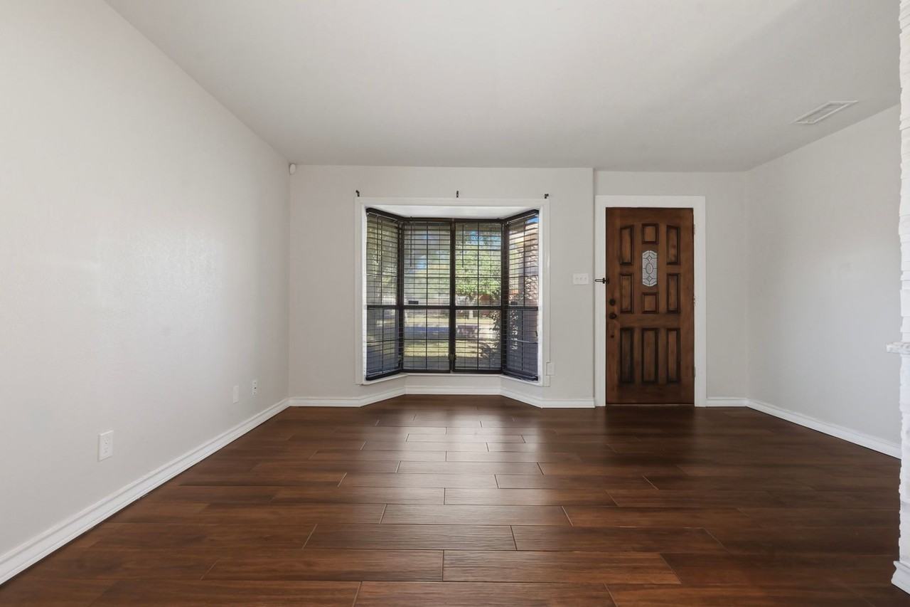 126 La Silla Dr - Photo 3 of 29
