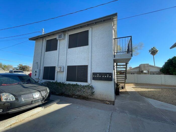 903 N 30th St #D - Photo 2 of 9