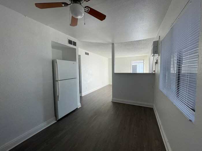 903 N 30th St #D - Photo 6 of 9