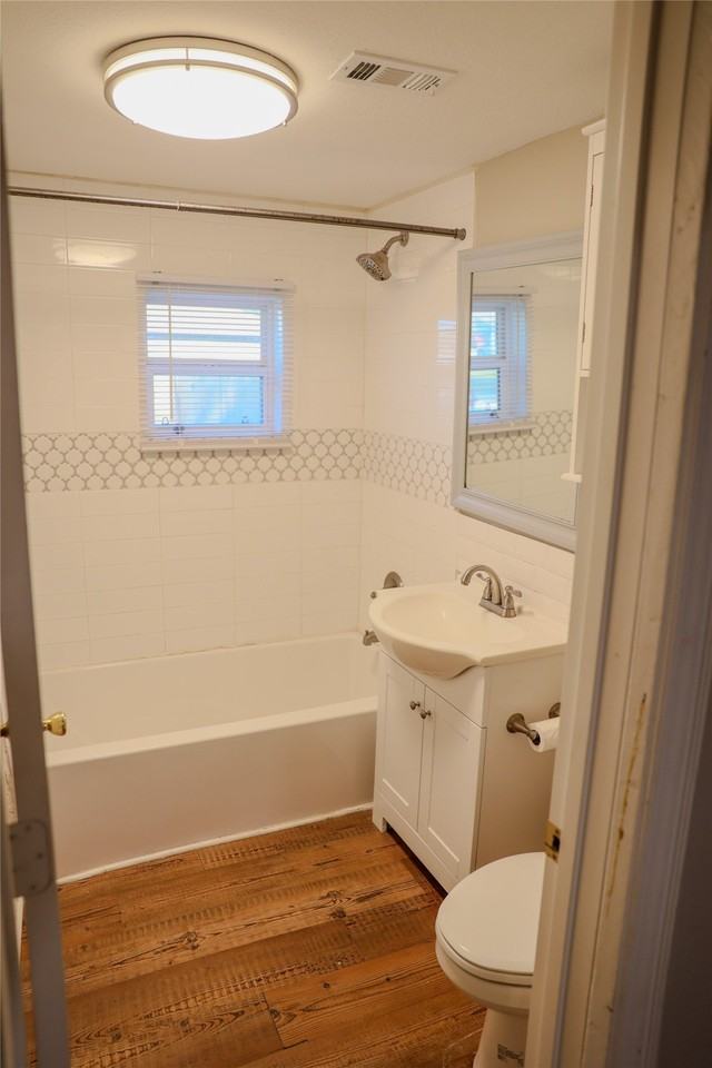 117 E Division St - Photo 6 of 19