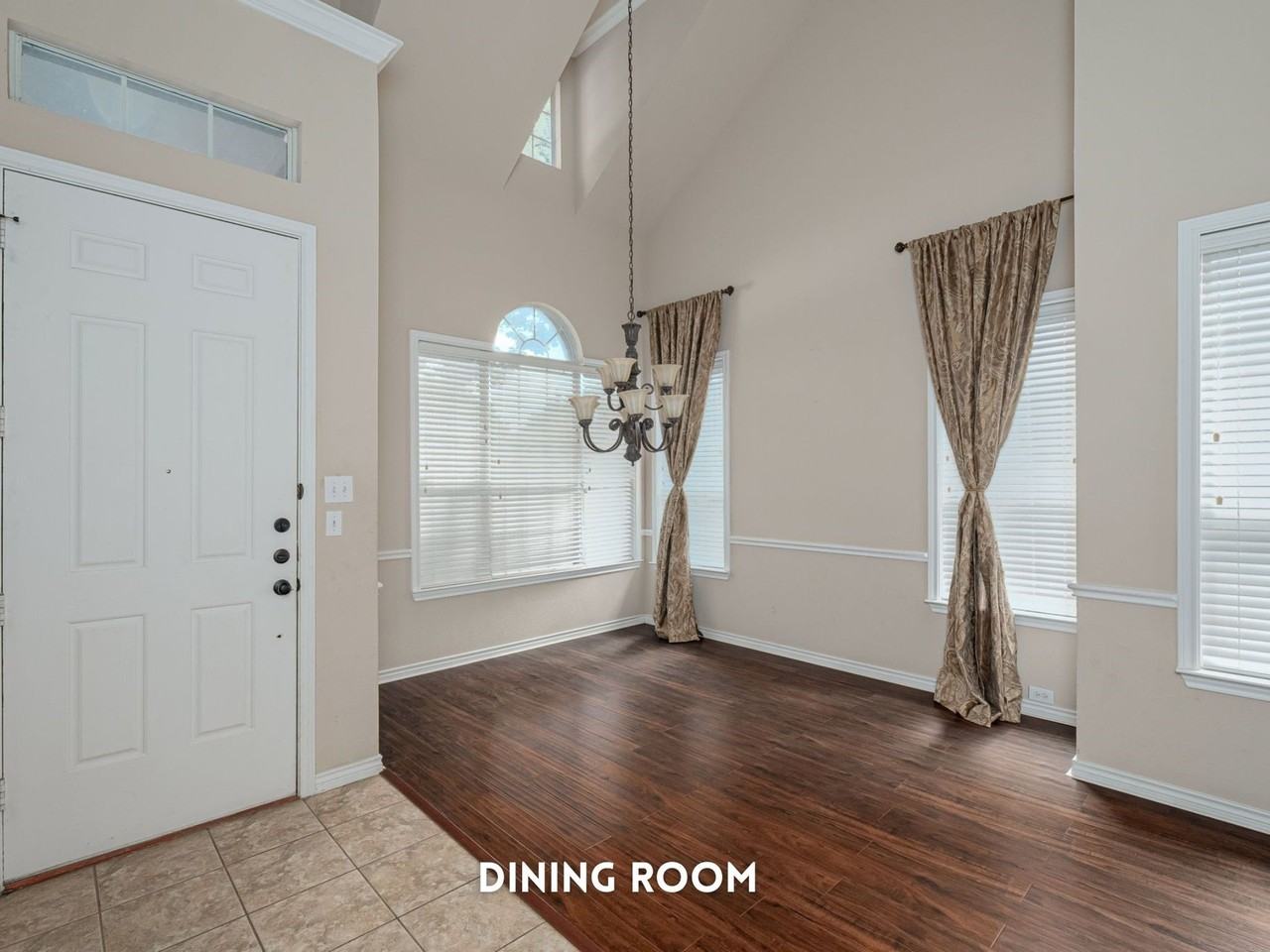 11152 Seguin Dr - Photo 4 of 20