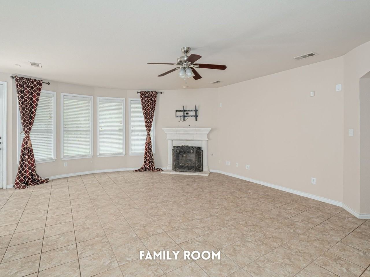 11152 Seguin Dr - Photo 5 of 20