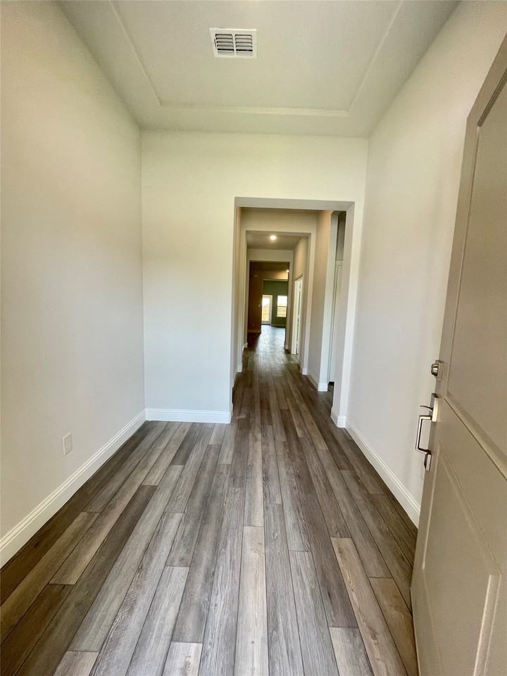 4005 Blue Stem Blvd - Photo 2 of 20