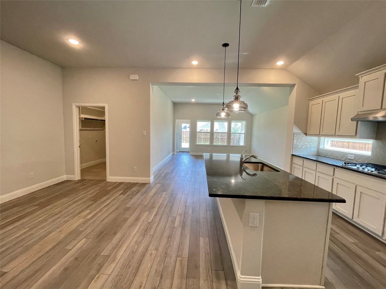 4005 Blue Stem Blvd - Photo 3 of 20