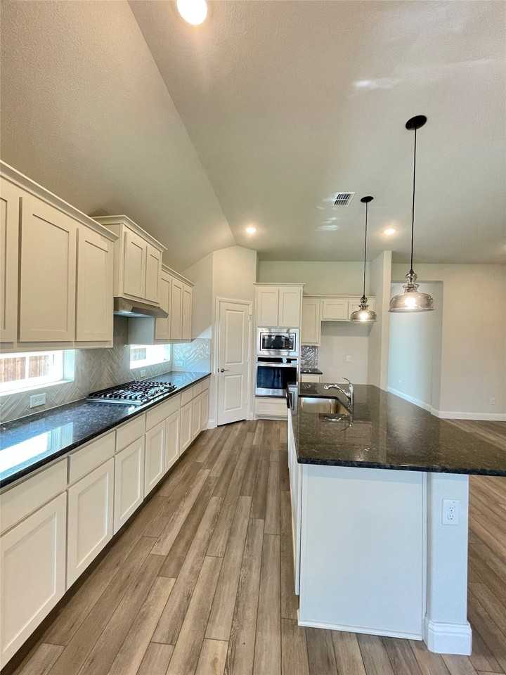 4005 Blue Stem Blvd - Photo 4 of 20