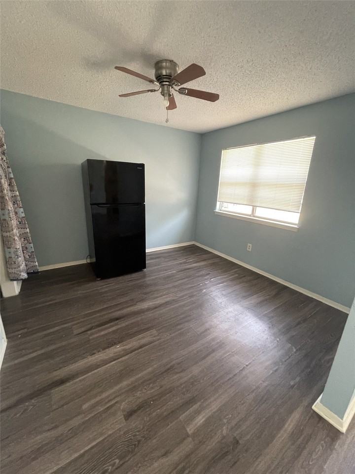 529 Norwood Cir E - Photo 3 of 15