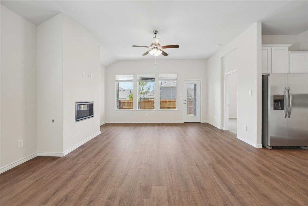2145 Hunter Ln - Photo 4 of 29