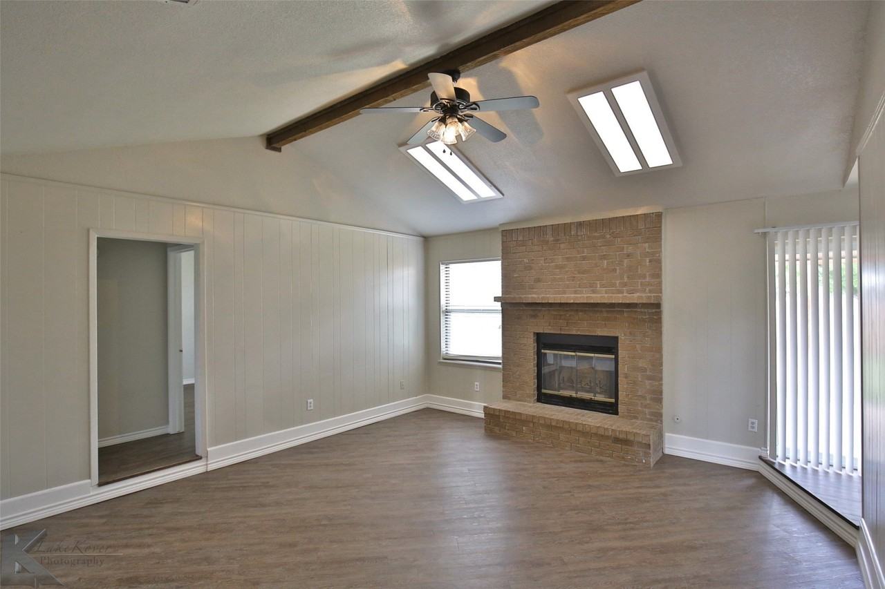 1709 Pemelton Dr - Photo 3 of 23