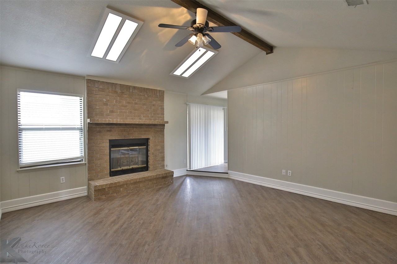 1709 Pemelton Dr - Photo 4 of 23