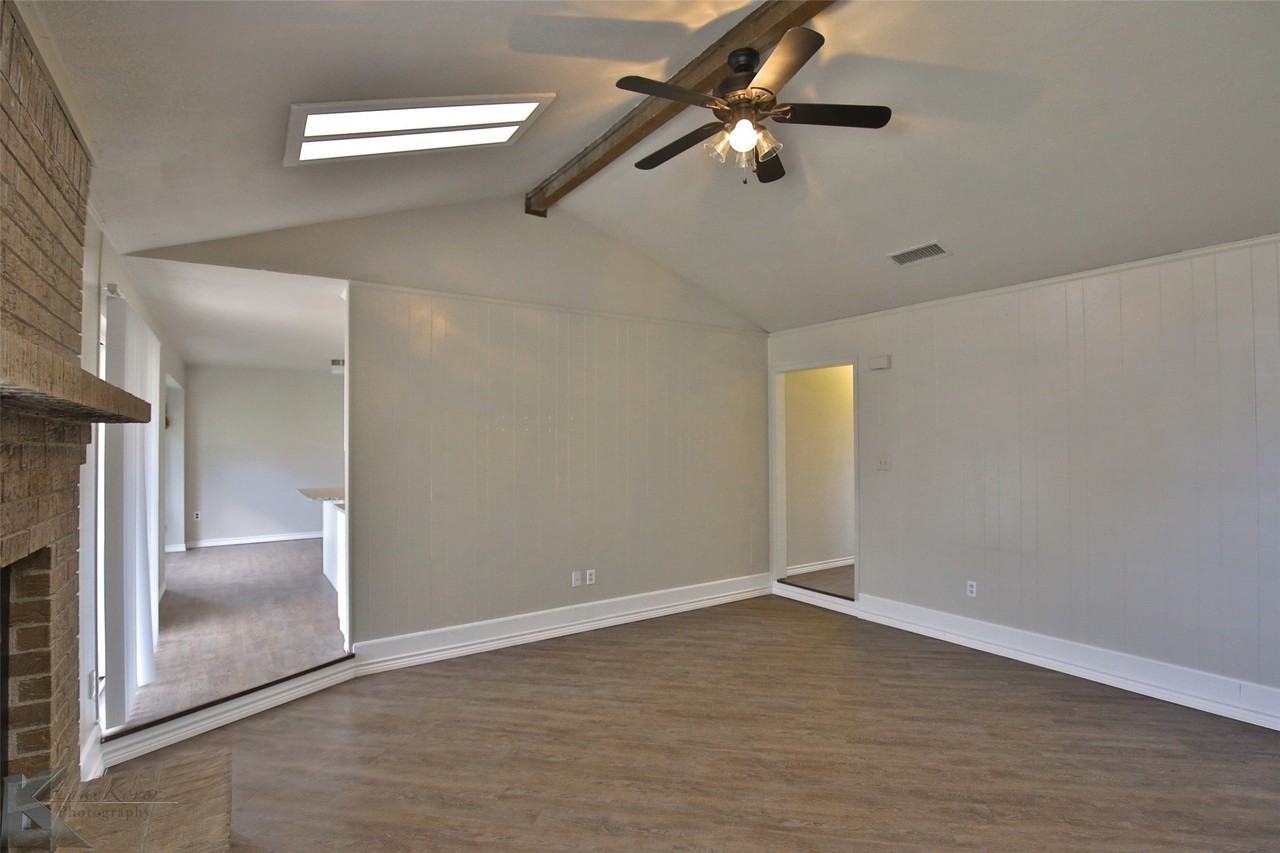 1709 Pemelton Dr - Photo 5 of 23