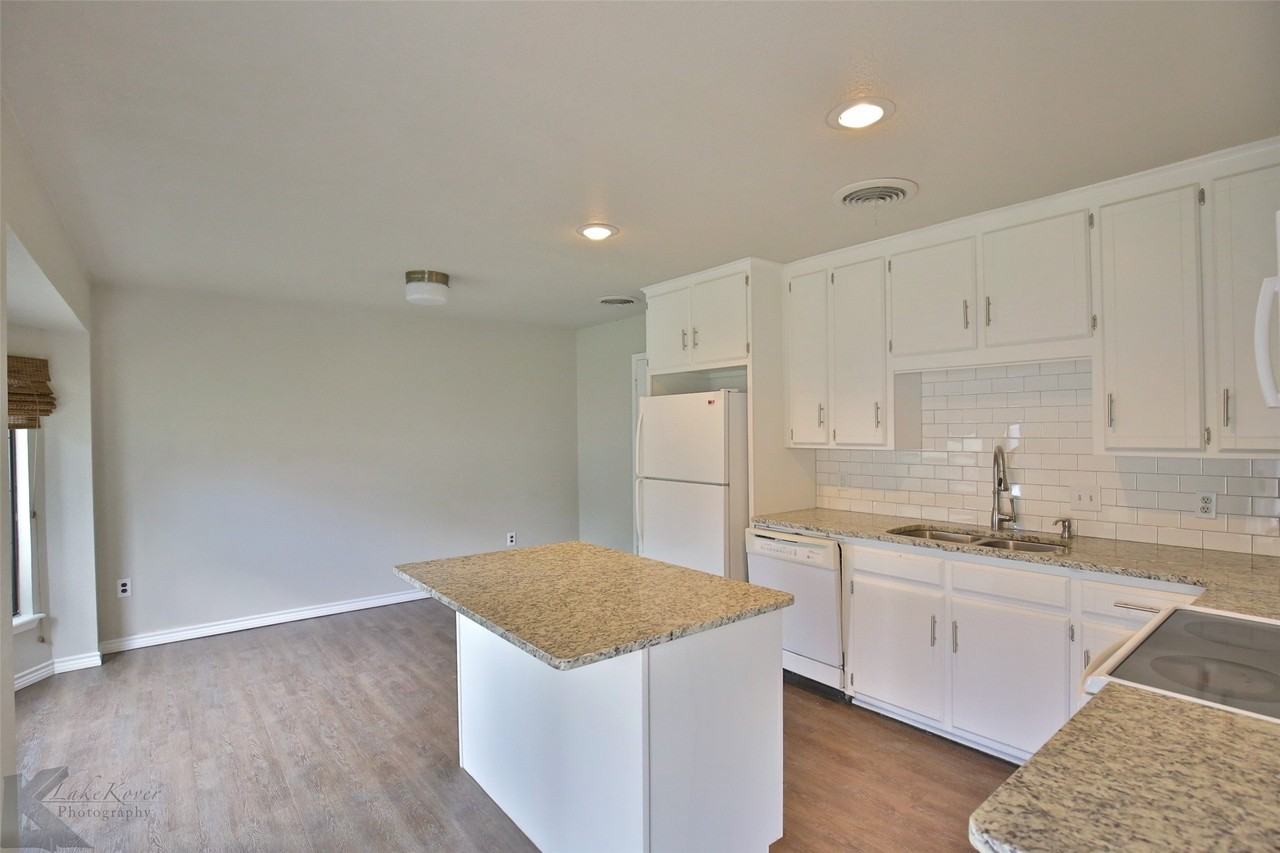 1709 Pemelton Dr - Photo 6 of 23