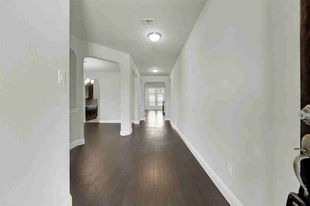 810 Acadia Ct - Photo 3 of 35
