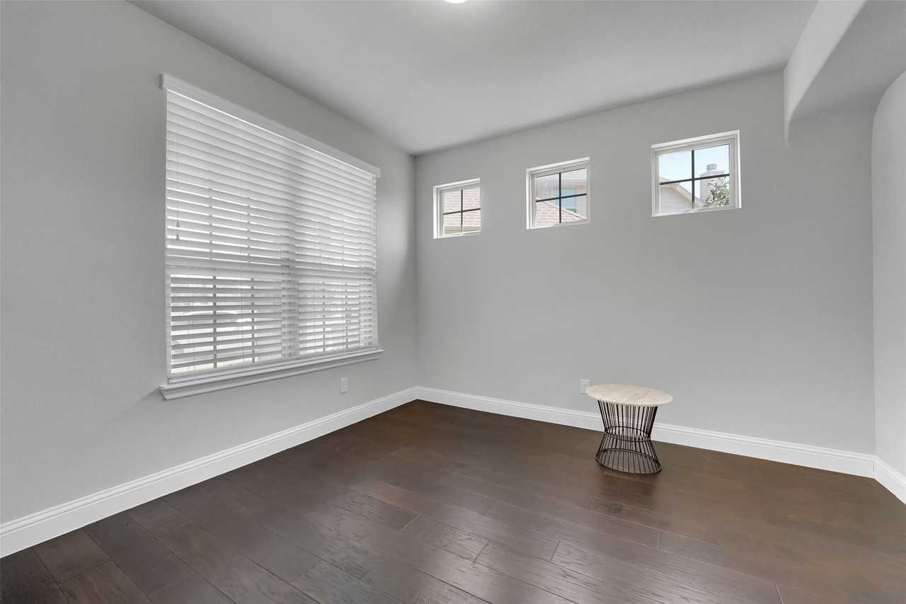 810 Acadia Ct - Photo 6 of 35