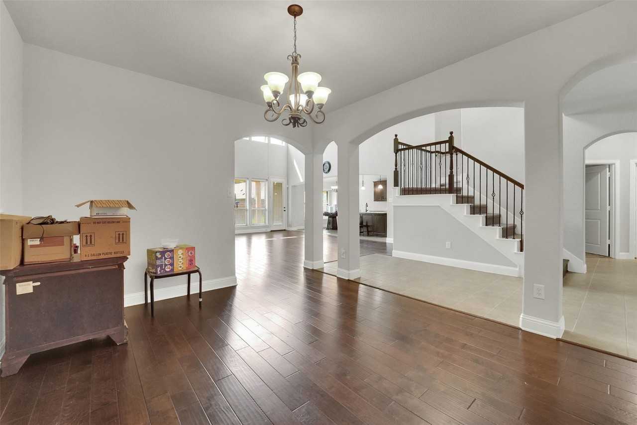 2743 Chimney Rock Rd - Photo 4 of 39