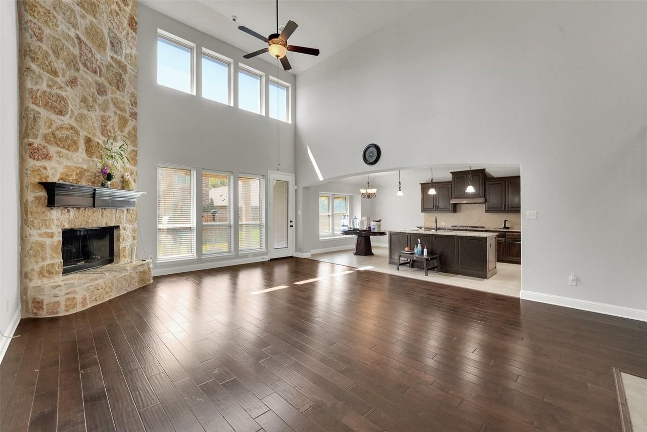 2743 Chimney Rock Rd - Photo 6 of 39