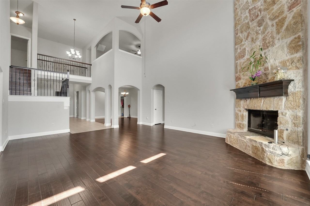 2743 Chimney Rock Rd - Photo 7 of 39