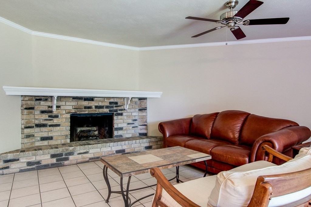 631 Valley View Dr - Photo 3 of 17