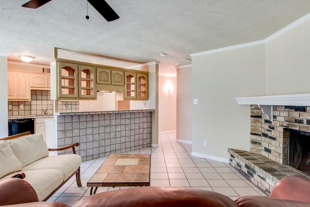 631 Valley View Dr - Photo 4 of 17