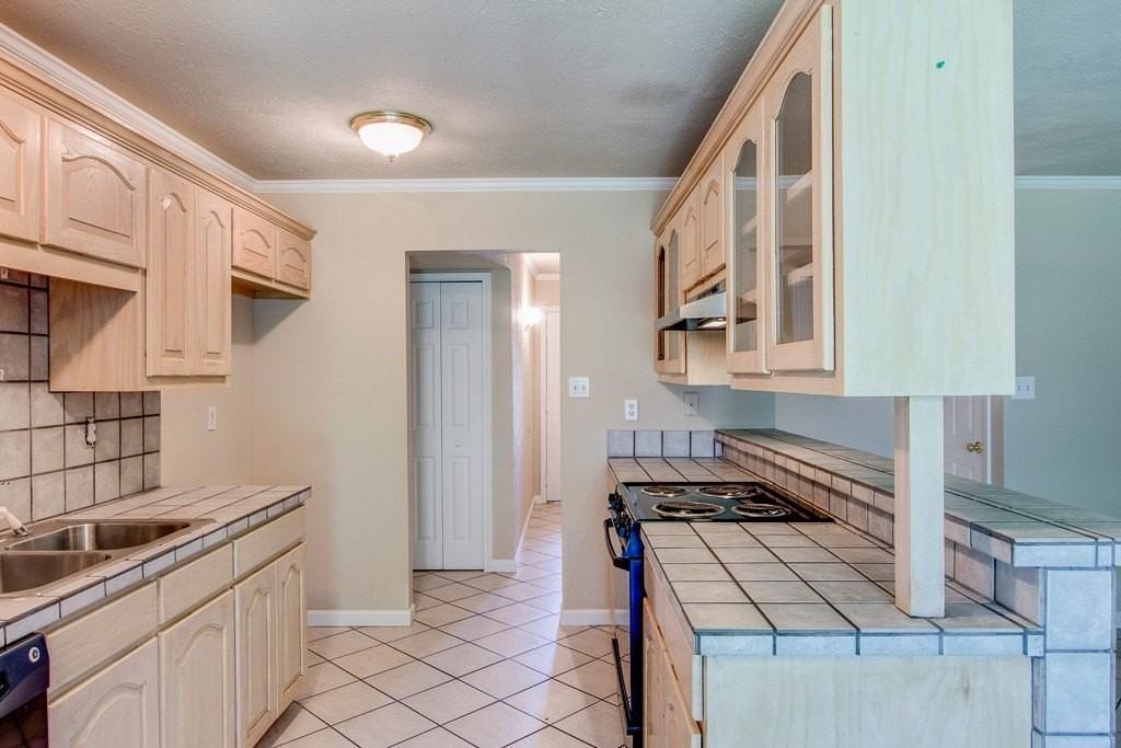 631 Valley View Dr - Photo 7 of 17