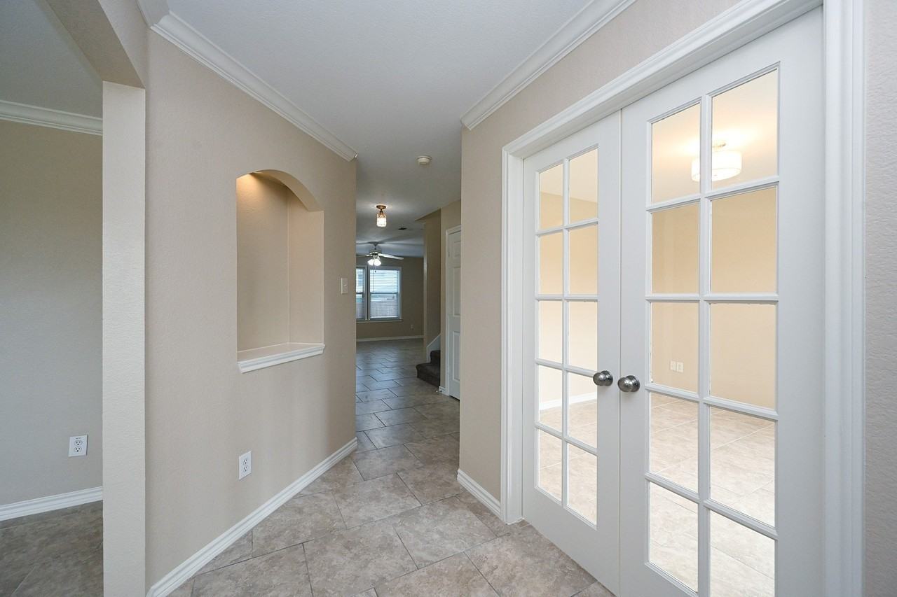 8908 Stewart St - Photo 2 of 27