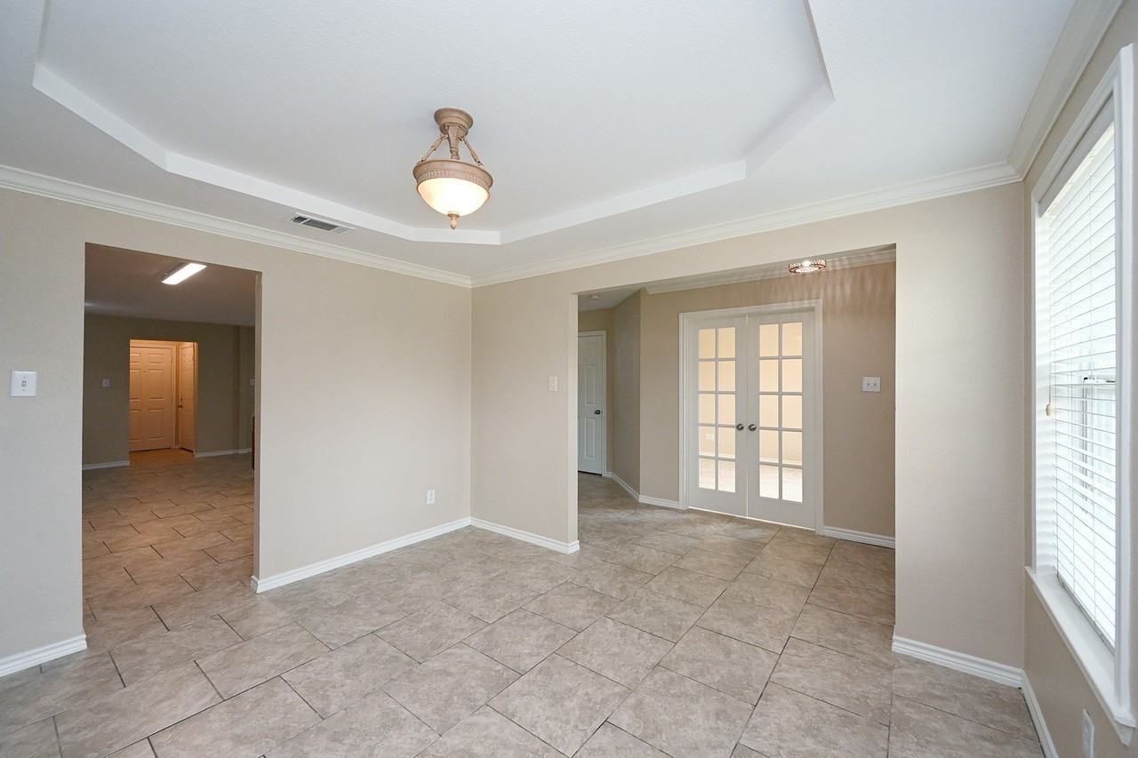 8908 Stewart St - Photo 4 of 27