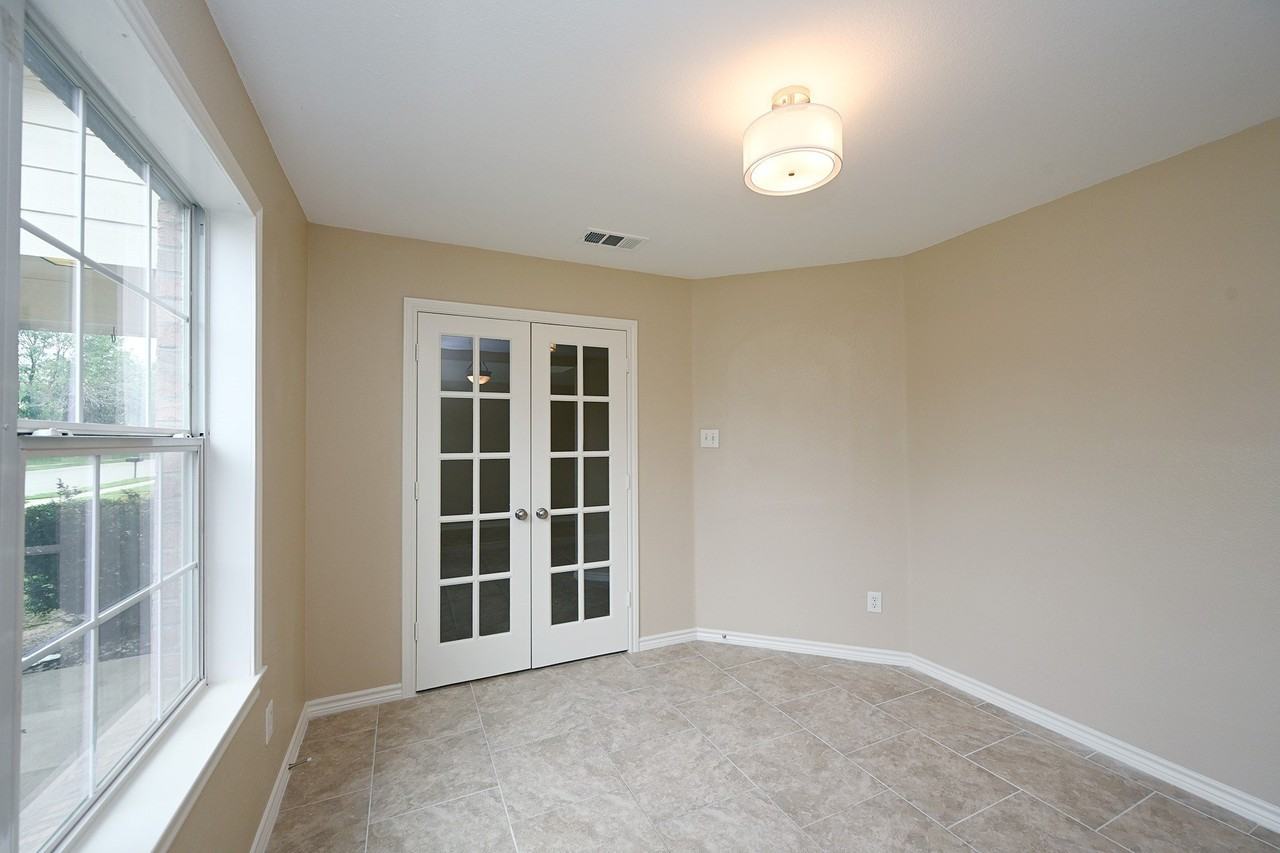 8908 Stewart St - Photo 5 of 27