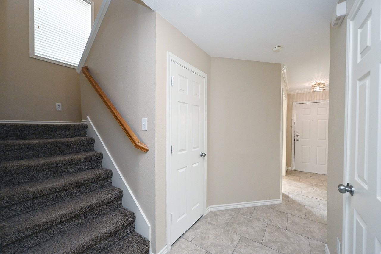 8908 Stewart St - Photo 7 of 27