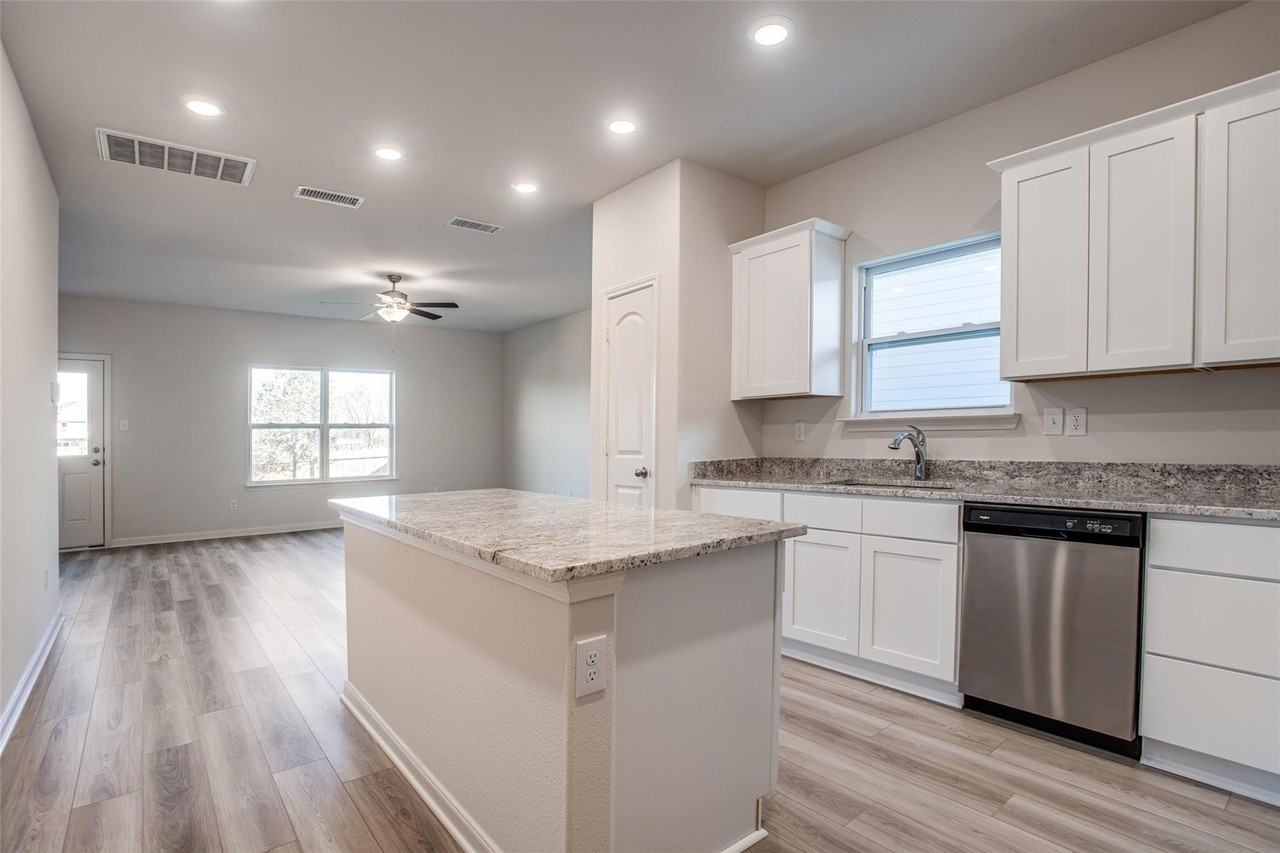 308 Stone Ct - Photo 4 of 25