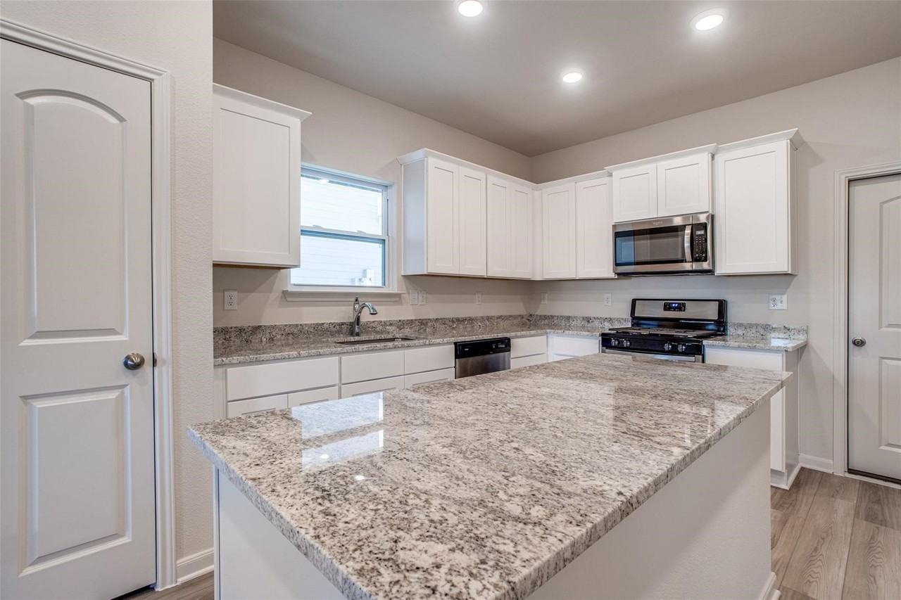 308 Stone Ct - Photo 5 of 25