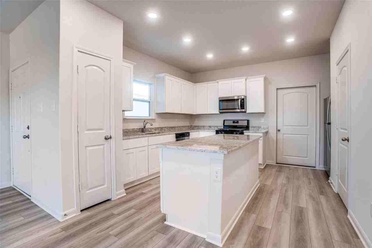 308 Stone Ct - Photo 6 of 25