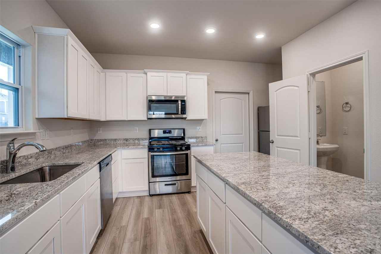 308 Stone Ct - Photo 7 of 25
