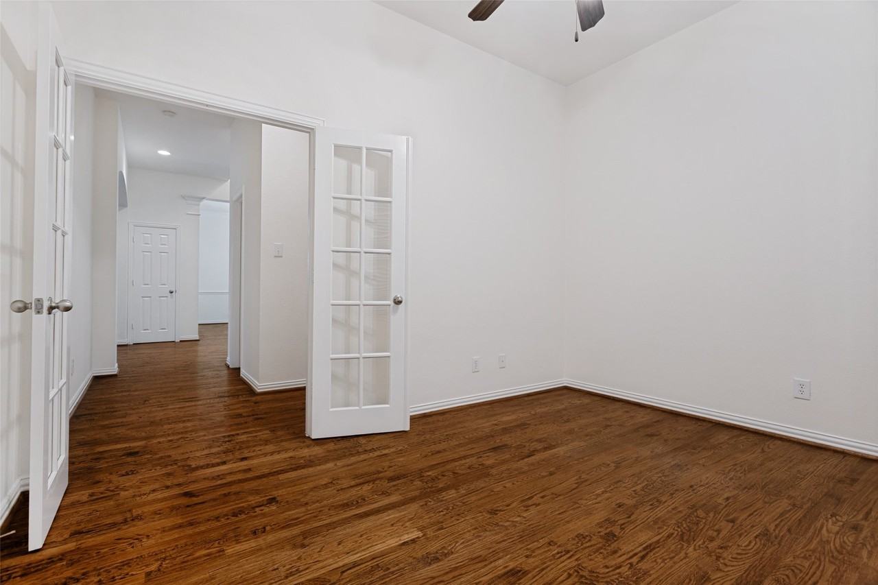 1806 Caprock Rd - Photo 4 of 25