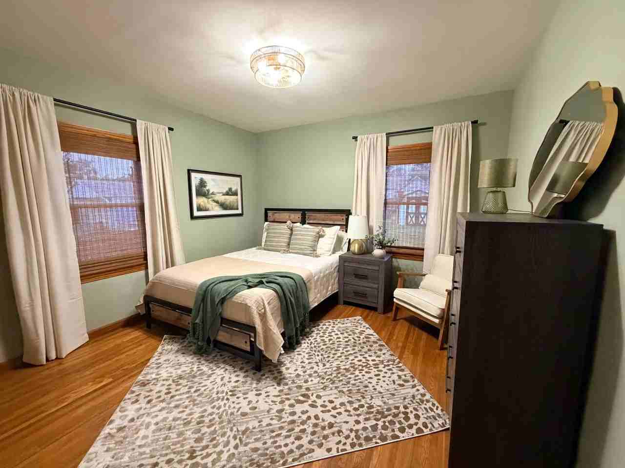 1620 Olive St - Photo 5 of 17